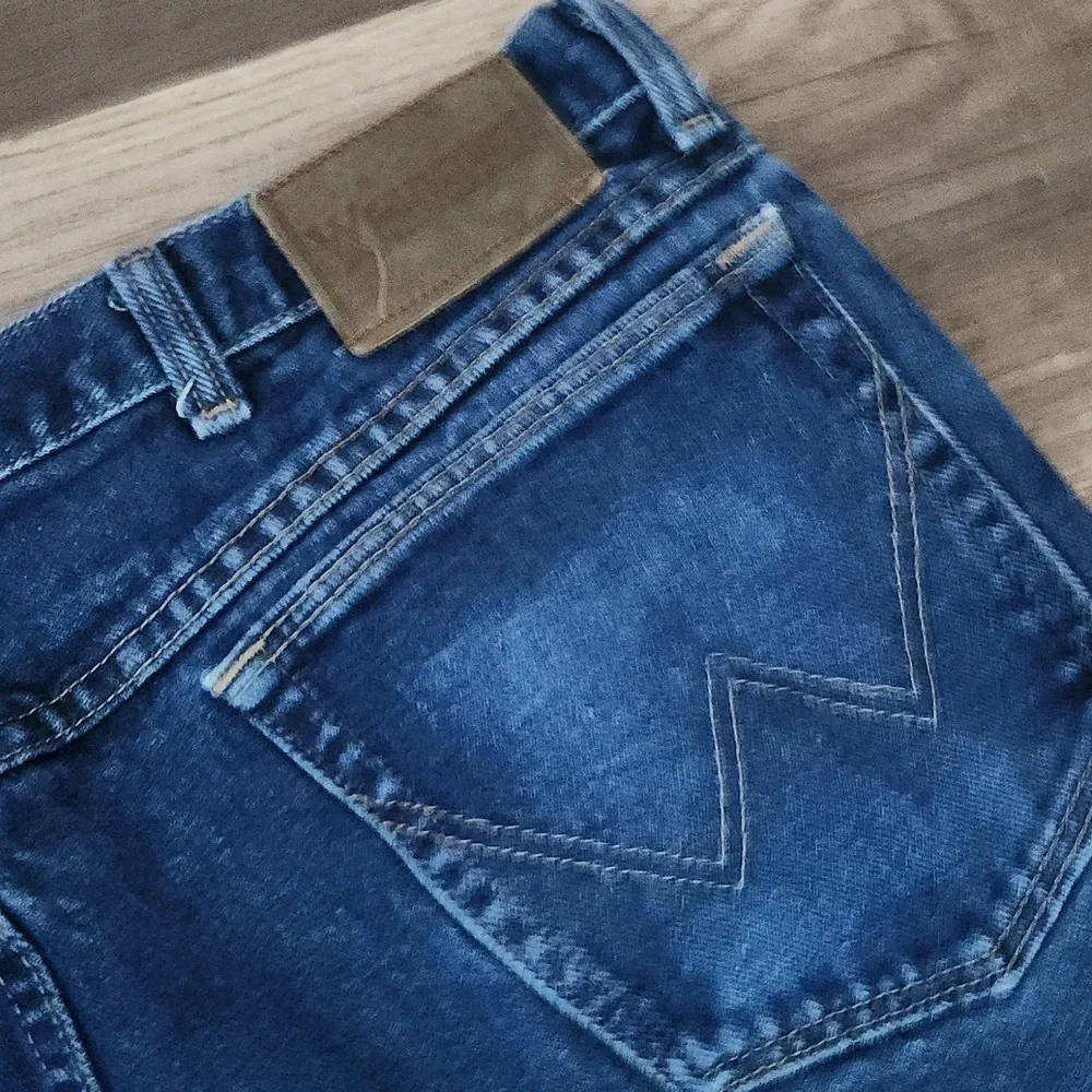 Wrangler Darkwash Jeans Size 38 x 32